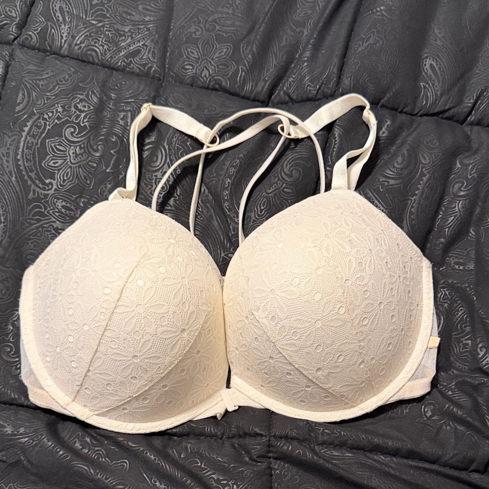 Vs Cream Lace front closure push up Bra